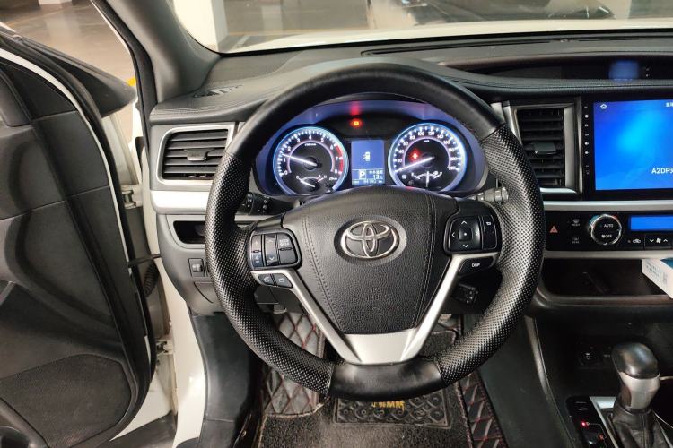 Used Toyota Highlander 2017 2.0T Four-Wheel Drive Luxury Edition 7 Seats Steering Wheel