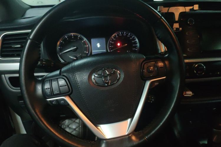 Used Toyota Highlander 2017 2.0T Four-Wheel Drive Luxury Edition 7 Seats Steering Wheel