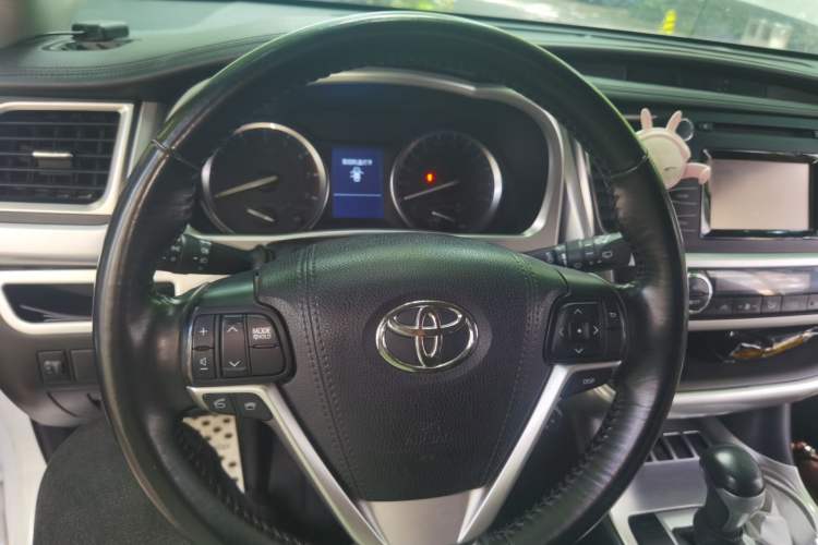 Used Toyota Highlander 2017 2.0T Two-Wheel Drive Luxury Edition 7 Seats Steering Wheel