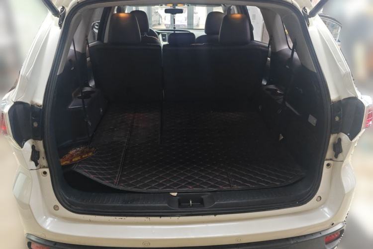 Used Toyota Highlander 2017 2.0T Two-Wheel Drive Luxury Edition 7 Seats Trunk