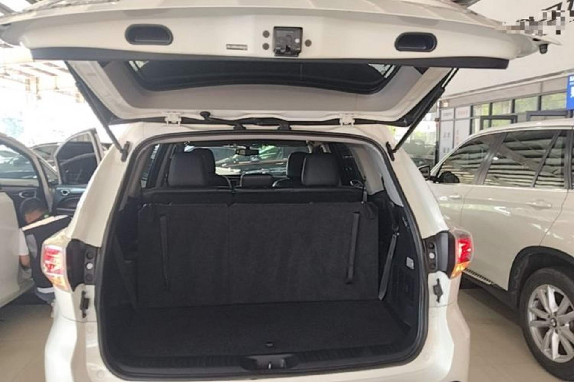 Used Toyota Highlander 2017 2.0T Two-Wheel Drive Luxury Edition 7 Seats Trunk