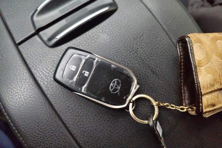 Used Toyota Highlander 2017 2.0T Four-Wheel Drive Luxury Edition 7 Seats Vehicle Key