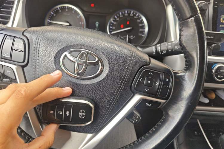Used Toyota Highlander 2017 2.0T Four-Wheel Drive Luxury Edition 7 Seats Vehicle Key