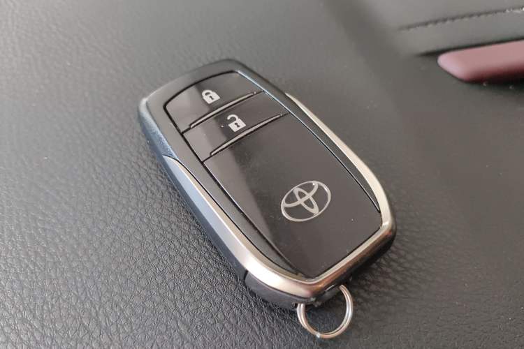 Used Toyota Highlander 2017 2.0T Four-Wheel Drive Luxury Edition 7 Seats Vehicle Key