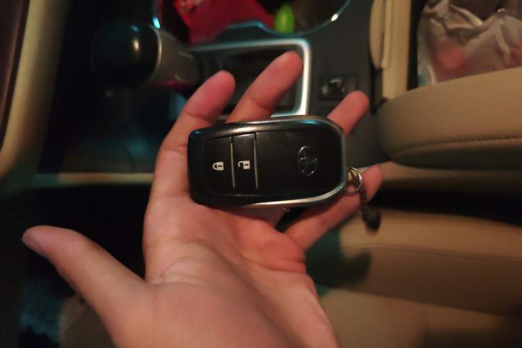 Used Toyota Highlander 2017 2.0T Four-Wheel Drive Luxury Edition 7 Seats Vehicle Key
