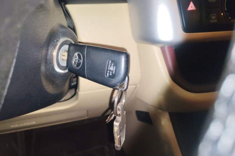 Used Toyota Highlander 2017 2.0T Two-Wheel Drive Elite Version 7 Seats Vehicle Key