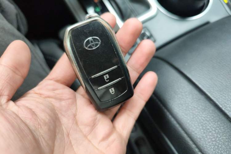 Used Toyota Highlander 2017 2.0T Two-Wheel Drive Luxury Edition 7 Seats Vehicle Key