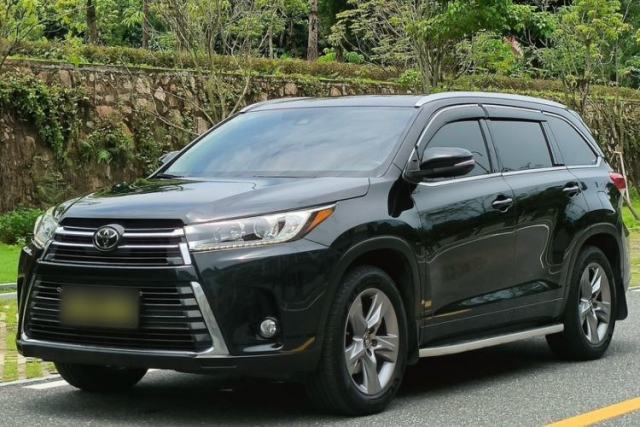 Używany Toyota Highlander 2018 2.0T Four-Wheel Drive Prestige Version 7 Seats China V Emission Standard