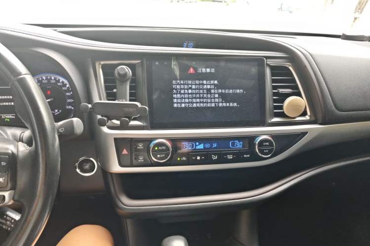 Used Toyota Highlander 2018 2.0T Four-Wheel Drive Luxury Edition 7 Seats China V Emission Standard Audio And AC Panel