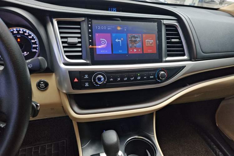 Used Toyota Highlander 2018 2.0T Two-Wheel Drive Elite Edition 7 Seats China VI Standard Audio And AC Panel