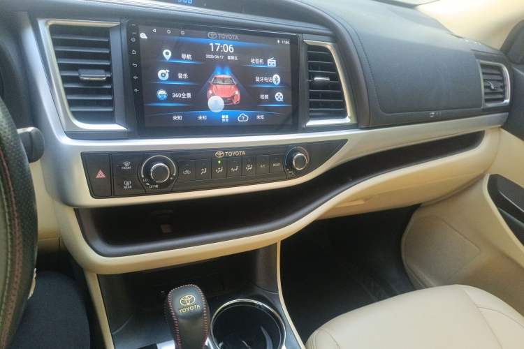 Used Toyota Highlander 2018 2.0T Two-Wheel Drive Elite Version 5 Seats China VI Standard Audio And AC Panel