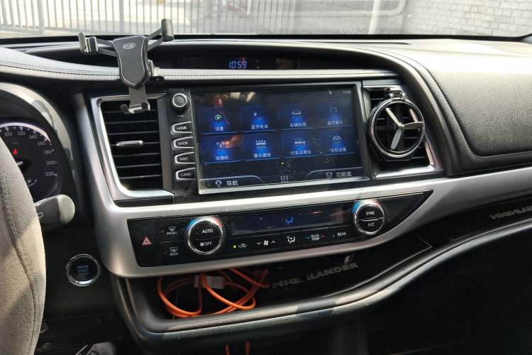 Used Toyota Highlander 2018 2.0T Four-Wheel Drive Luxury Version 7 Seats China VI Standard Audio And AC Panel
