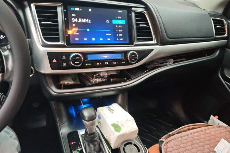 Used Toyota Highlander 2018 2.0T Four-Wheel Drive Prestige Version 7 Seats China VI Standard Audio And AC Panel