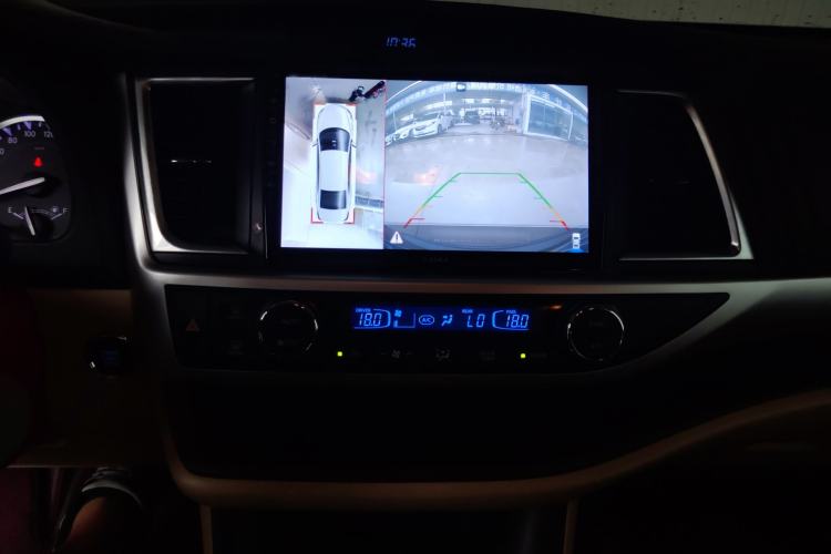 Used Toyota Highlander 2018 2.0T Four-Wheel Drive Luxury Version 7 Seats China VI Standard Audio And AC Panel