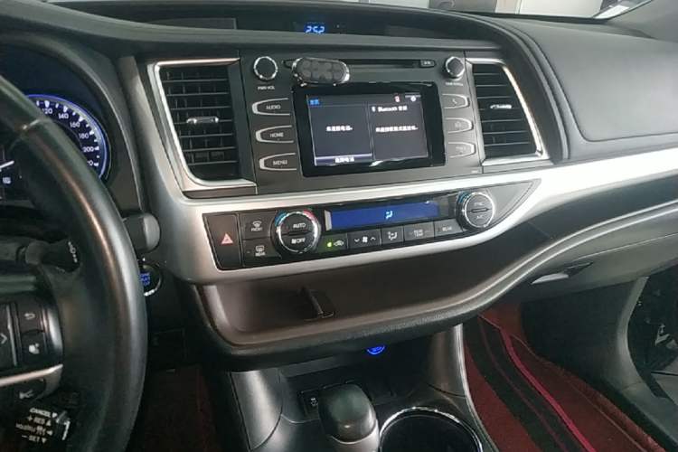 Used Toyota Highlander 2018 2.0T Two-Wheel Drive Luxury Edition 7 Seats China VI Standard Audio And AC Panel