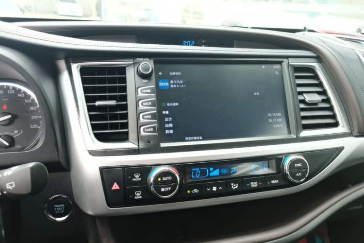 Used Toyota Highlander 2018 2.0T Four-Wheel Drive Luxury Version 7 Seats China VI Standard Audio And AC Panel