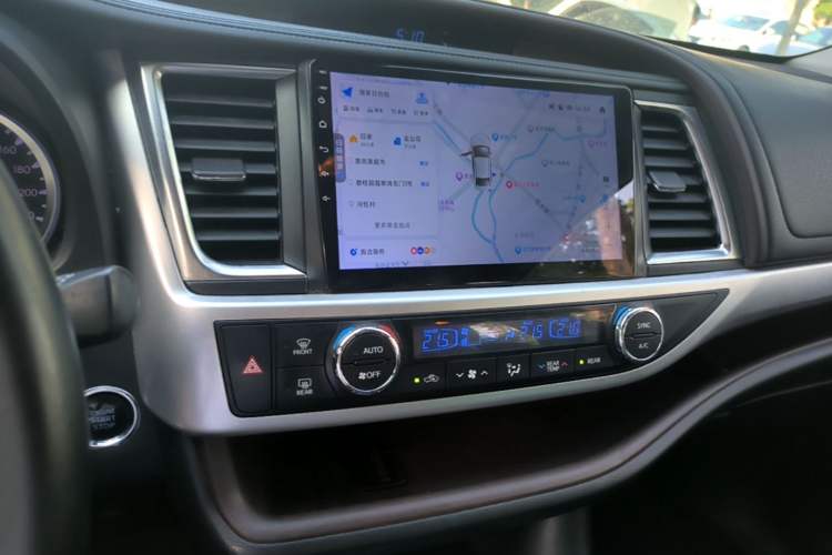 Used Toyota Highlander 2018 2.0T Four-Wheel Drive Luxury Version 7 Seats China VI Standard Audio And AC Panel