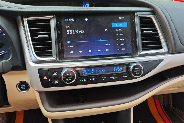 Used Toyota Highlander 2018 2.0T Four-Wheel Drive Prestige Version 7 Seats China VI Standard Audio And AC Panel