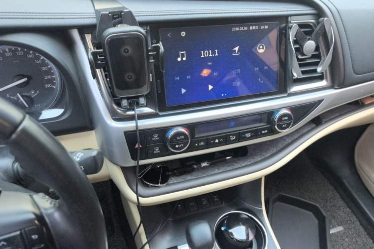 Used Toyota Highlander 2018 2.0T Four-Wheel Drive Prestige Version 7 Seats China V Emission Standard Audio And AC Panel
