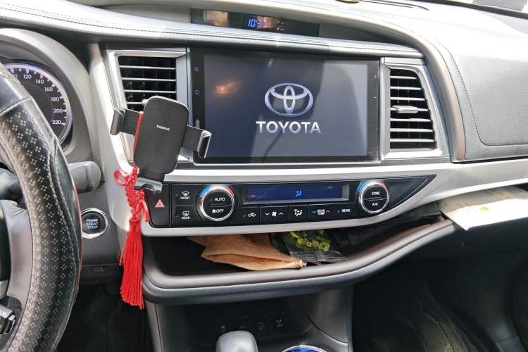 Used Toyota Highlander 2018 2.0T Four-Wheel Drive Prestige Version 7 Seats China VI Standard Audio And AC Panel