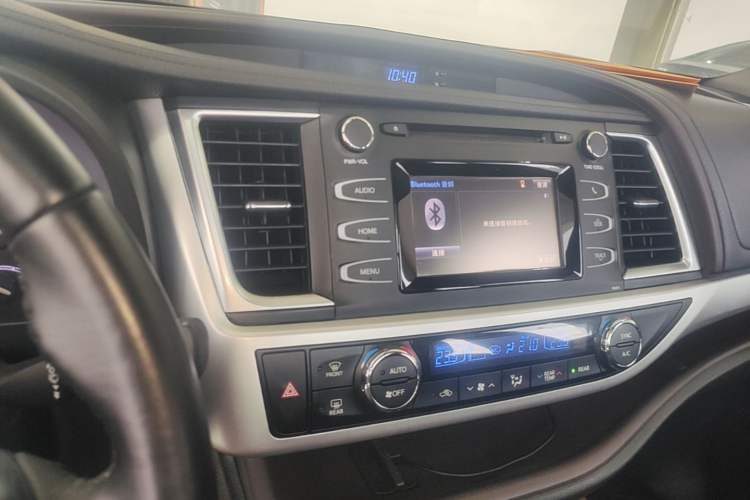 Used Toyota Highlander 2018 2.0T Four-Wheel Drive Luxury Version 7 Seats China VI Standard Audio And AC Panel