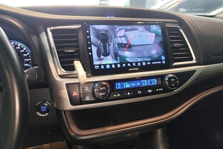 Used Toyota Highlander 2018 2.0T Four-Wheel Drive Luxury Version 7 Seats China VI Standard Audio And AC Panel