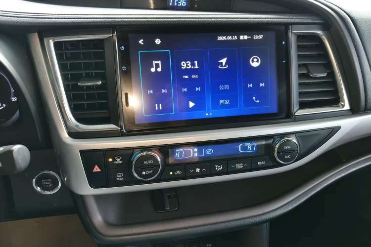 Used Toyota Highlander 2018 2.0T Four-Wheel Drive Luxury Edition 7 Seats China V Emission Standard Audio And AC Panel