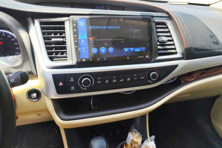 Used Toyota Highlander 2018 2.0T Four-Wheel Drive Elite Edition 7 Seats China VI Standard Audio And AC Panel