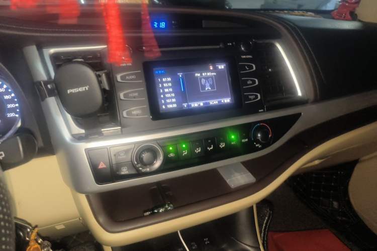 Used Toyota Highlander 2018 2.0T Four-Wheel Drive Elite Edition 7 Seats China VI Standard Audio And AC Panel