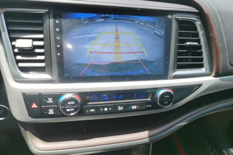 Used Toyota Highlander 2018 2.0T Four-Wheel Drive Luxury Edition 7 Seats China V Emission Standard Audio And AC Panel
