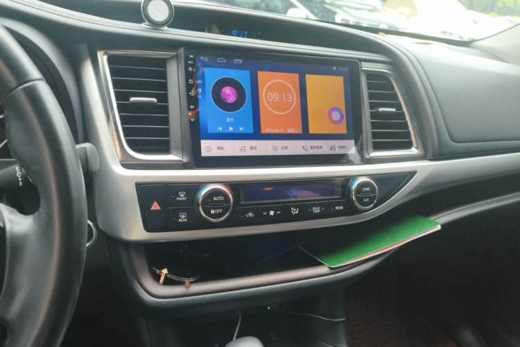 Used Toyota Highlander 2018 2.0T Four-Wheel Drive Luxury Edition 7 Seats China V Emission Standard Audio And AC Panel