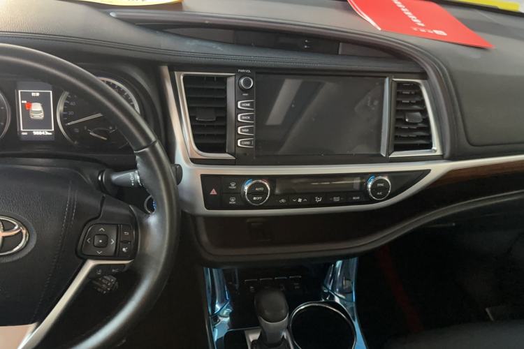 Used Toyota Highlander 2018 2.0T Four-Wheel Drive Luxury Version 7 Seats China VI Standard Audio And AC Panel