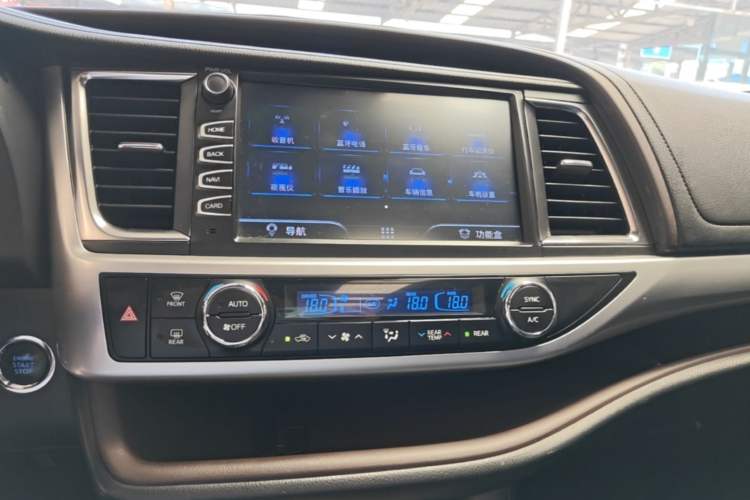 Used Toyota Highlander 2018 2.0T Four-Wheel Drive Luxury Edition 7 Seats China V Emission Standard Audio And AC Panel