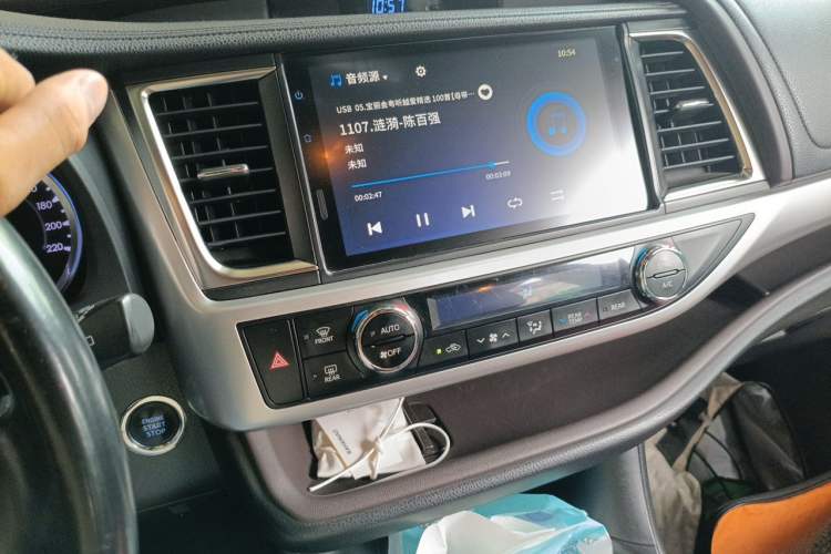 Used Toyota Highlander 2018 2.0T Four-Wheel Drive Prestige Version 7 Seats China V Emission Standard Audio And AC Panel