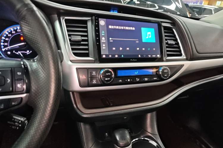 Used Toyota Highlander 2018 2.0T Four-Wheel Drive Luxury Edition 7 Seats China V Emission Standard Audio And AC Panel