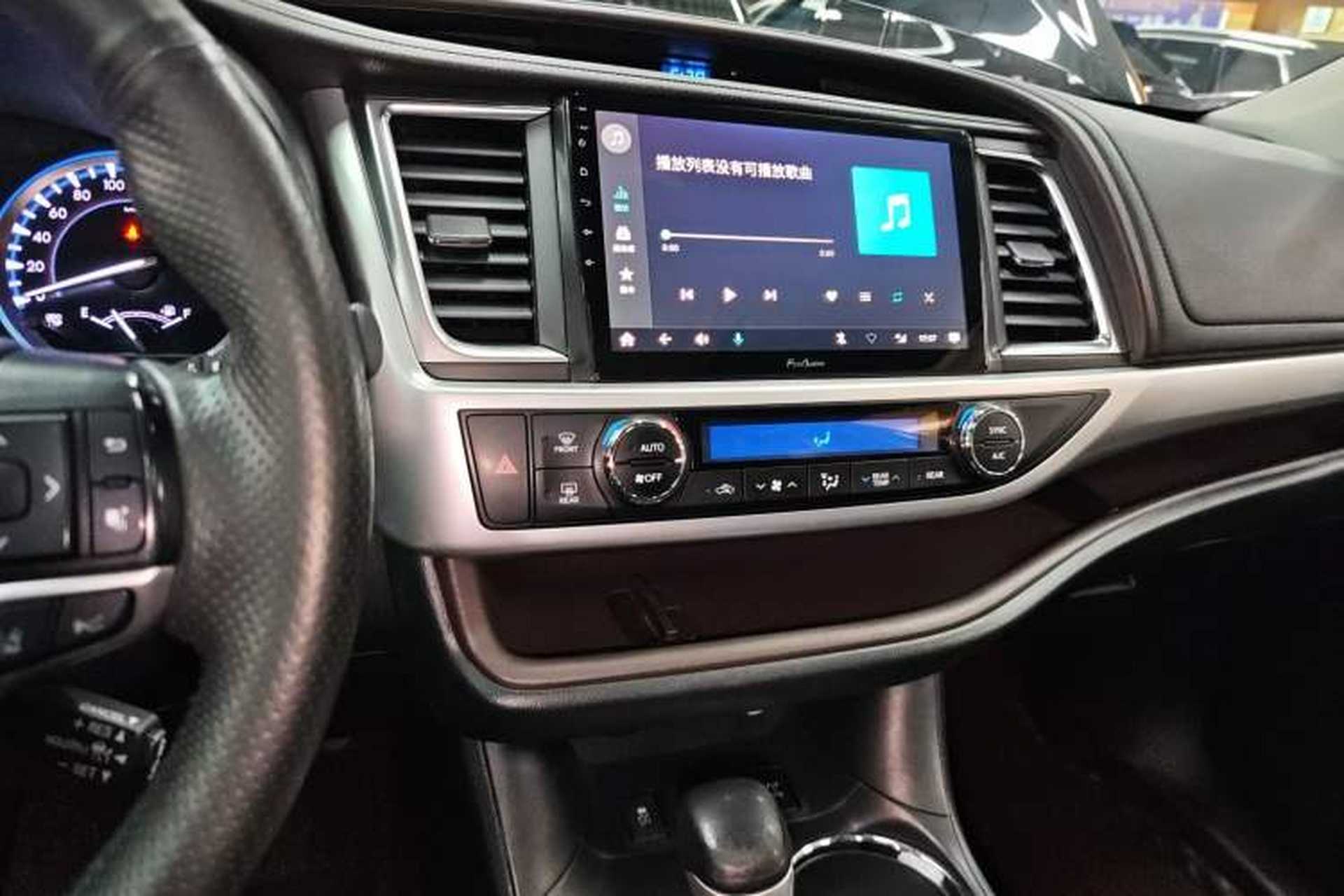 Used Toyota Highlander 2018 2.0T Four-Wheel Drive Luxury Edition 7 Seats China V Emission Standard Audio And AC Panel