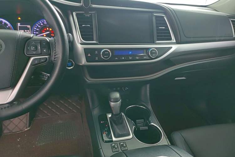 Used Toyota Highlander 2018 2.0T Four-Wheel Drive Prestige Version 7 Seats China VI Standard Audio And AC Panel