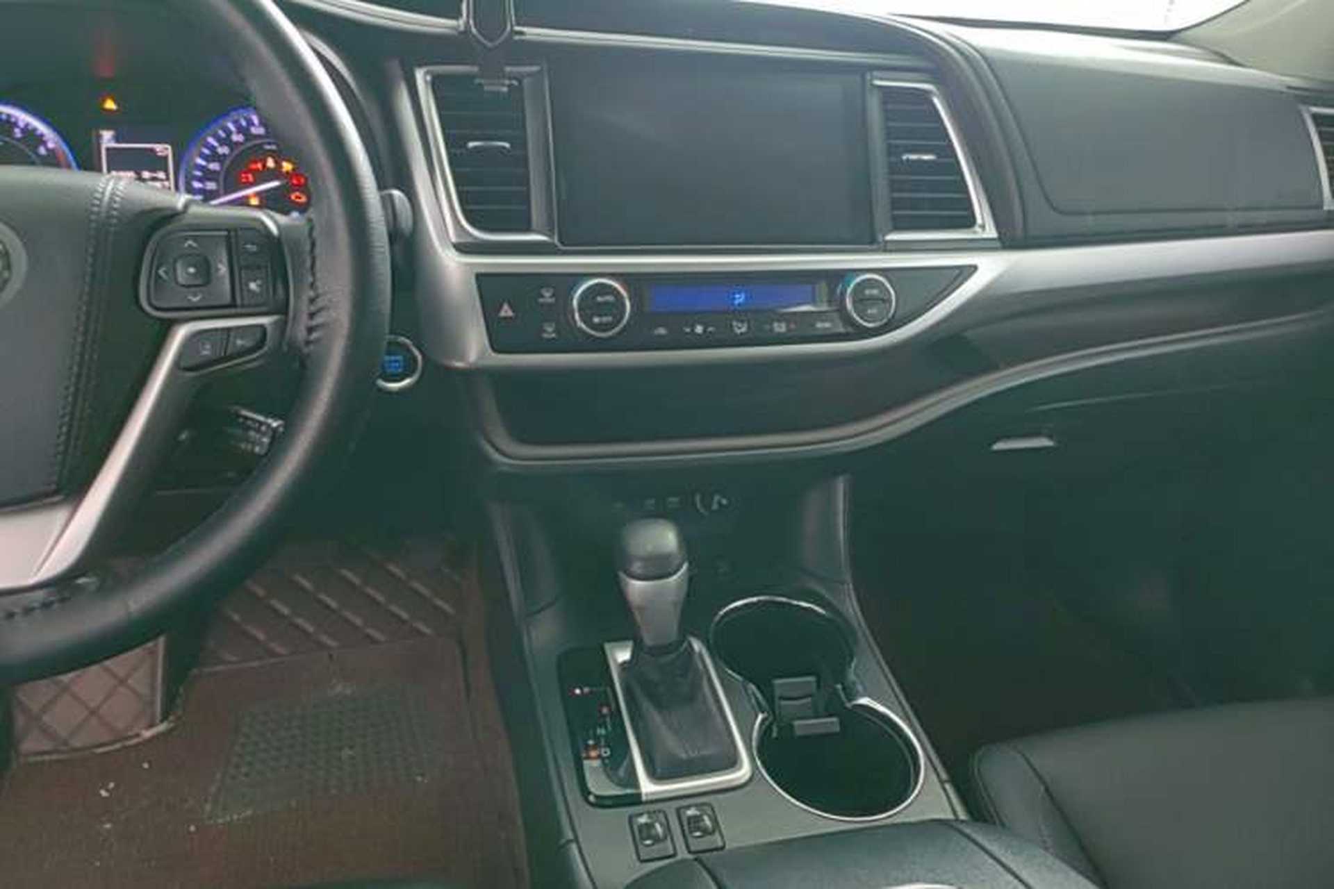 Used Toyota Highlander 2018 2.0T Four-Wheel Drive Prestige Version 7 Seats China VI Standard Audio And AC Panel