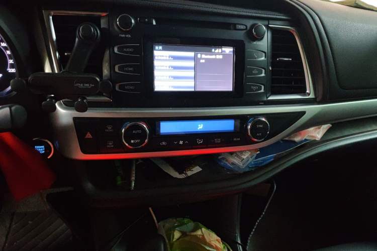 Used Toyota Highlander 2018 2.0T Four-Wheel Drive Luxury Version 7 Seats China VI Standard Audio And AC Panel