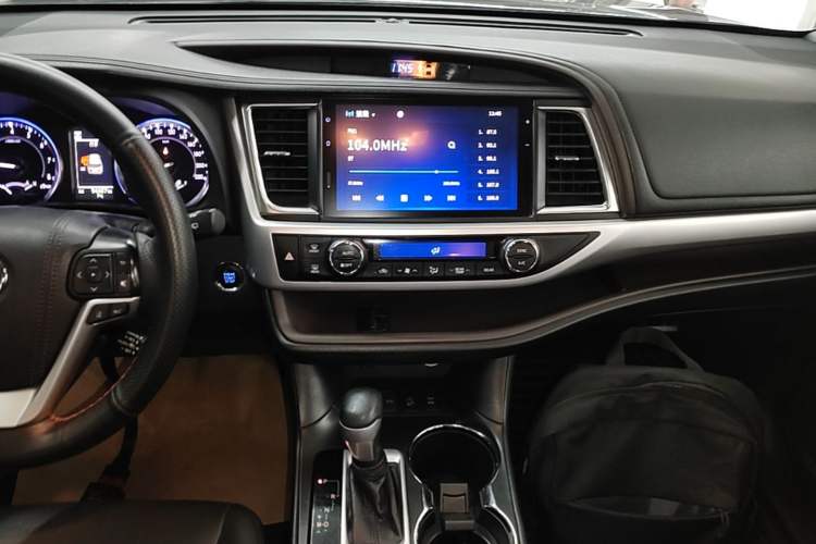 Used Toyota Highlander 2018 2.0T Four-Wheel Drive Prestige Version 7 Seats China VI Standard Audio And AC Panel