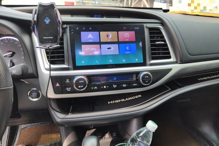 Used Toyota Highlander 2018 2.0T Four-Wheel Drive Supreme Edition 7-Seater China VI Audio And AC Panel