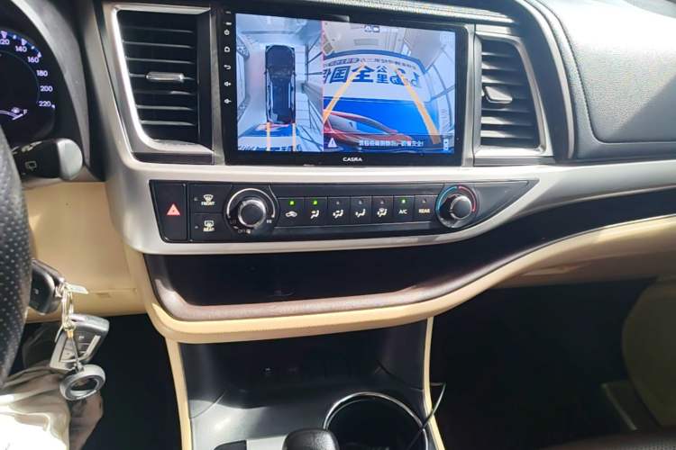 Used Toyota Highlander 2018 2.0T Two-Wheel Drive Elite Version 5 Seats China VI Standard Audio And AC Panel