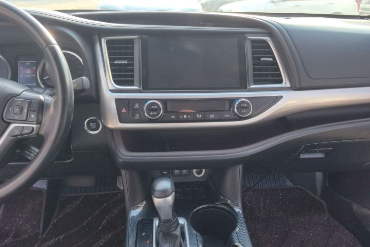 Used Toyota Highlander 2018 2.0T Two-Wheel Drive Prestige Edition 7 Seats China VI Standard Audio And AC Panel