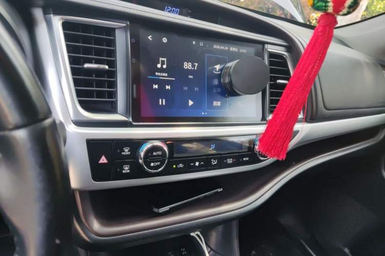 Used Toyota Highlander 2018 2.0T Four-Wheel Drive Prestige Version 7 Seats China VI Standard Audio And AC Panel
