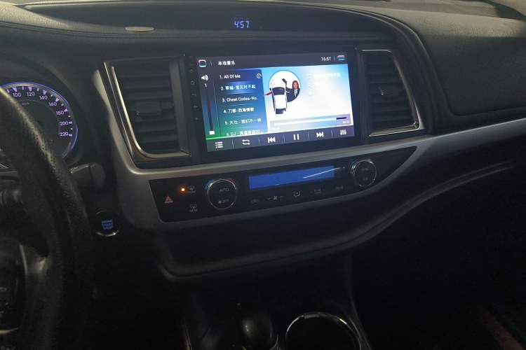 Used Toyota Highlander 2018 2.0T Four-Wheel Drive Luxury Edition 7 Seats China V Emission Standard Audio And AC Panel