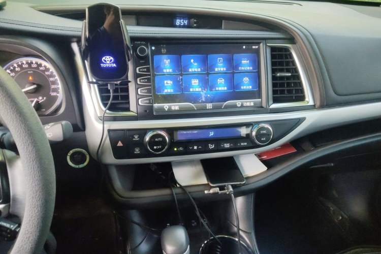 Used Toyota Highlander 2018 2.0T Four-Wheel Drive Luxury Version 7 Seats China VI Standard Audio And AC Panel