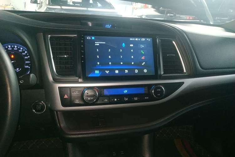 Used Toyota Highlander 2018 2.0T Four-Wheel Drive Luxury Edition 7 Seats China V Emission Standard Audio And AC Panel