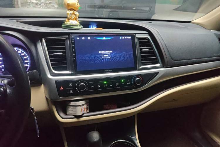 Used Toyota Highlander 2018 2.0T Four-Wheel Drive Elite Edition 7 Seats China VI Standard Audio And AC Panel