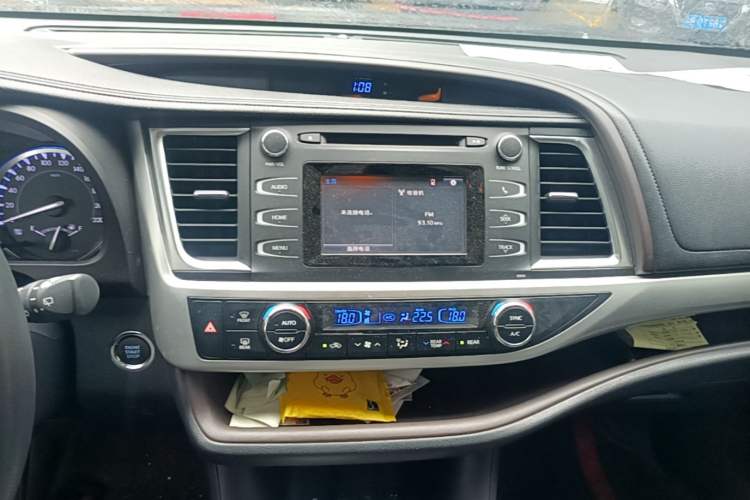 Used Toyota Highlander 2018 2.0T Four-Wheel Drive Luxury Version 7 Seats China VI Standard Audio And AC Panel
