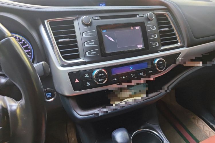 Used Toyota Highlander 2018 2.0T Two-Wheel-Drive Luxury Edition 7 Seats Emission Standard China V Audio And AC Panel